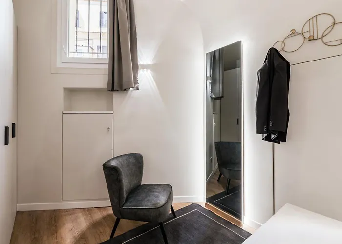 The Rent - Atmosphere And Romance: One-bedroom Just Steps From The Colosseum