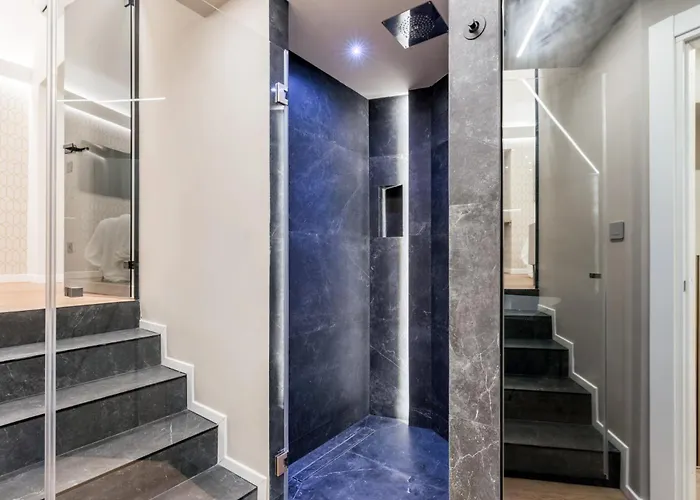 The Rent - Atmosphere And Romance: One-bedroom Just Steps From The Colosseum Apartamento Roma