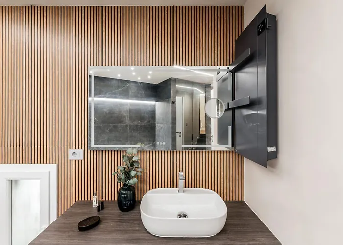 The Rent - Atmosphere And Romance: One-bedroom Just Steps From The Colosseum Apartamento *